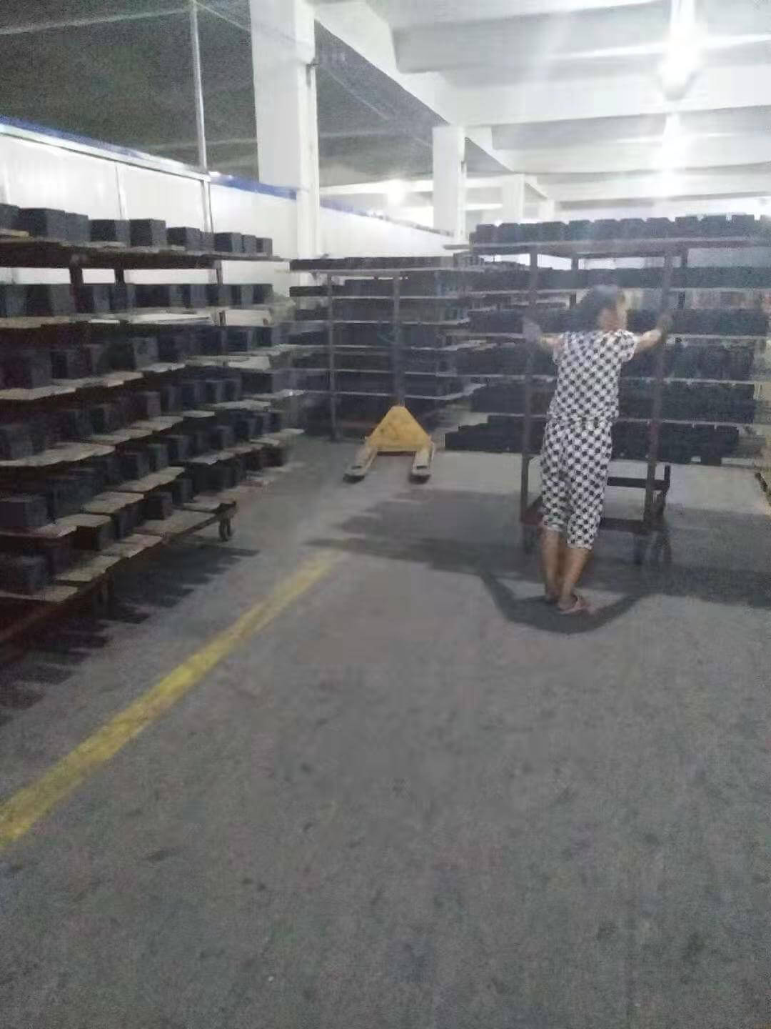 <a href=http://fliange.cn/fwzhxt/ target=_blank class=infotextkey>蜂窩活性炭</a>3000m3大型倉庫